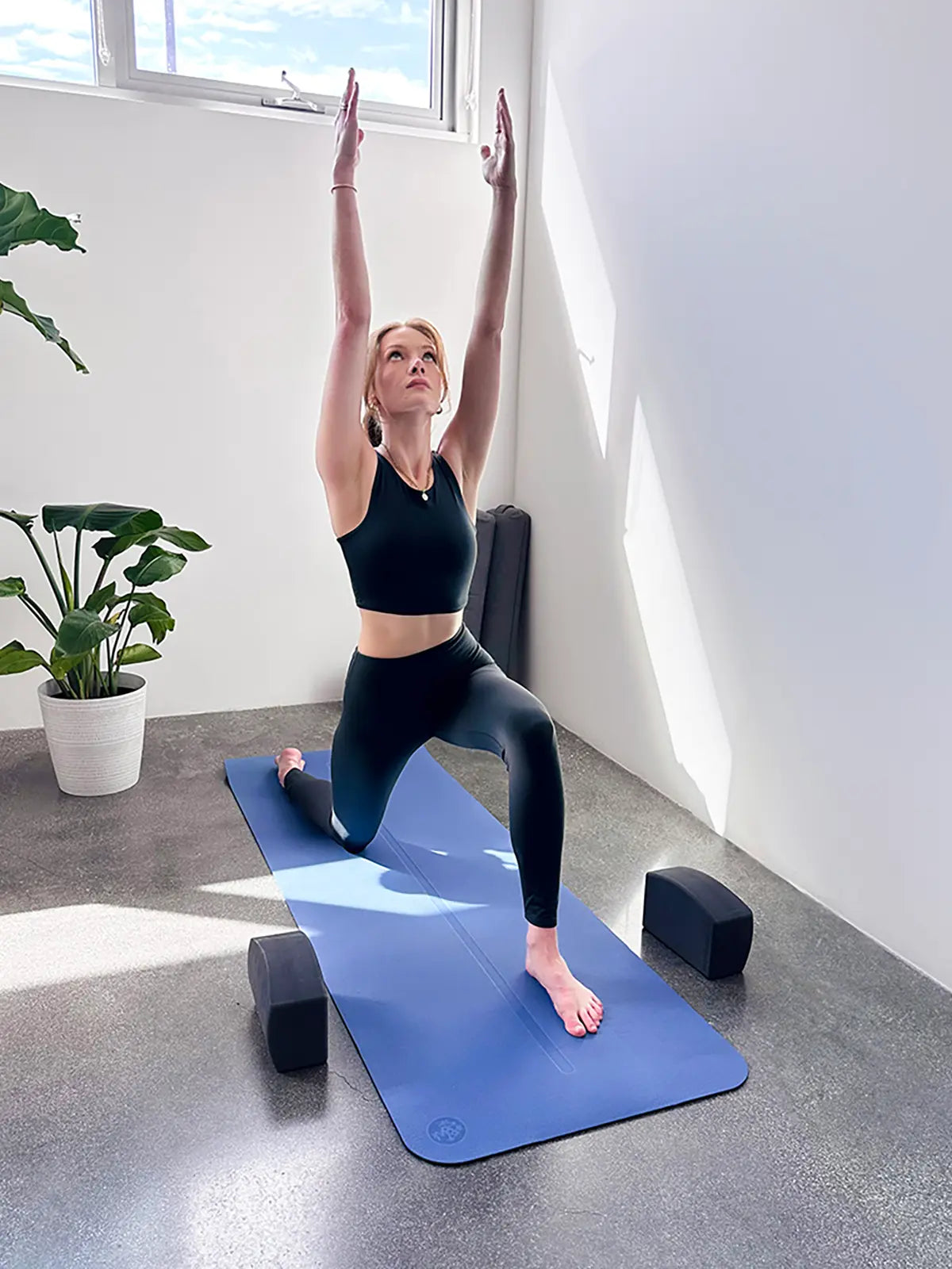 Manduka Begin Yoga Mat Moon Black 5mm Yoga Matı