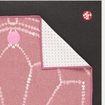 Manduka Yogitoes® Mat Towel Heart Chakra Reflection Yoga Mat Havlusu